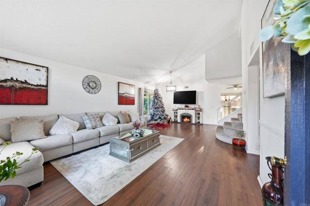 Detail Gallery Image 5 of 35 For 2327 Amber Ln, Escondido,  CA 92026 - 4 Beds | 3 Baths