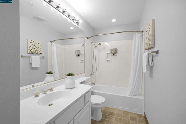 314 Skyline Dr, San Ramon CA: https://media.crmls.org/mediaz/e7f32a59-7968-43c1-8422-a24e68006bdb.jpg