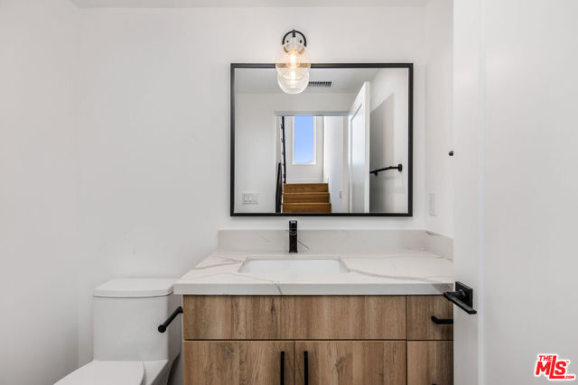 1616 S Sycamore Avenue, Los Angeles CA: https://media.crmls.org/mediaz/e7f364cc-356a-4d2f-a9aa-b162f7dfa162.jpg