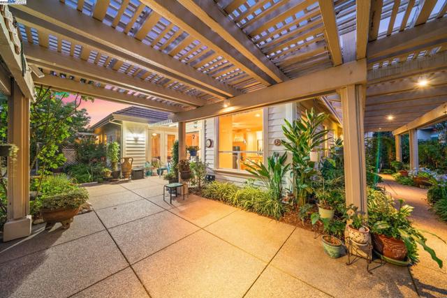 444 Cabonia Ct, Pleasanton CA: https://media.crmls.org/mediaz/e7f36db1-960b-4843-acc6-36df04bf40f9.jpg