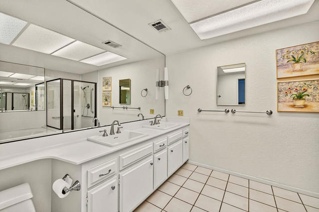 142 Camino Arroyo S, Palm Desert CA: https://media.crmls.org/mediaz/e7f378a8-1e5f-49ae-b510-c5b5f712a641.jpg