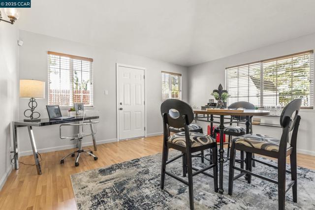 245 Parkview Ter, Vallejo CA: https://media.crmls.org/mediaz/e7f3b981-4314-44fc-a953-af908e08abf5.jpg
