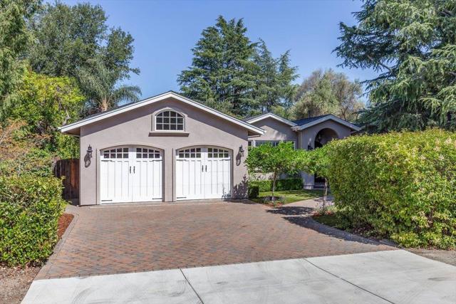 32 N El Monte Avenue, Los Altos CA: https://media.crmls.org/mediaz/e7f43304-048d-4e42-892a-926981479ec4.jpg