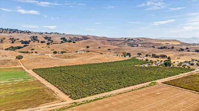 4125 Prunedale Avenue, Gilroy CA: https://media.crmls.org/mediaz/e7f44141-16a2-47bf-b5c8-2aab6e7567a6.jpg