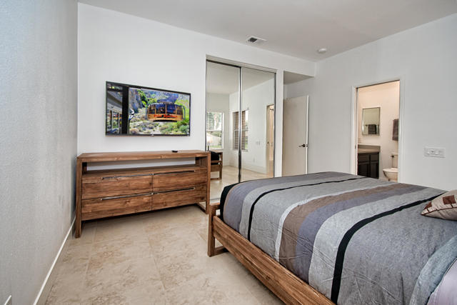 125 Lakeshore Drive, Rancho Mirage CA: https://media.crmls.org/mediaz/e7f45d73-8ff9-48e9-99a6-86256d24f6fc.jpg