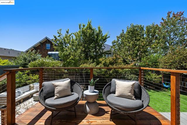 2842 Ashby Ave, Berkeley CA: https://media.crmls.org/mediaz/e7f56792-5495-40f4-88ee-44a2831c95f3.jpg