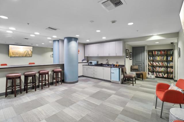 300 W Beech St, San Diego CA: https://media.crmls.org/mediaz/e7f56ca7-70b7-435f-b93d-57781e2ed9f7.jpg