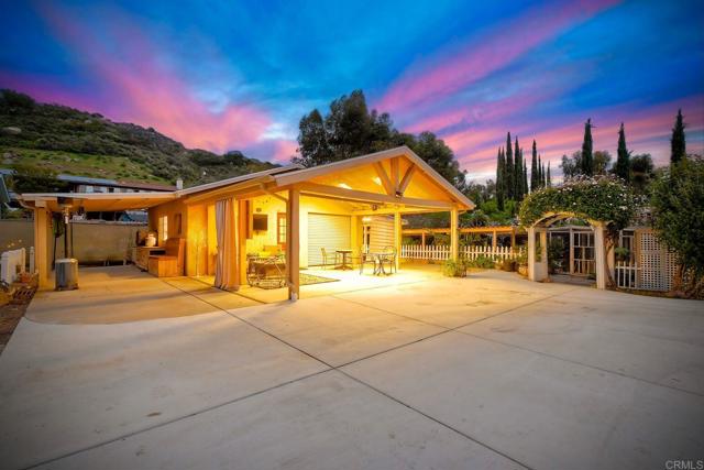 3097 Hidden Creek, Escondido CA: https://media.crmls.org/mediaz/e7f5de76-8d1c-431f-9be9-1ca7c69ab759.jpg