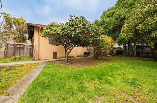 4705 Crystal Street, Capitola CA: https://media.crmls.org/mediaz/e7f63ba4-4e43-41ae-b4ea-0a740b637e8b.jpg
