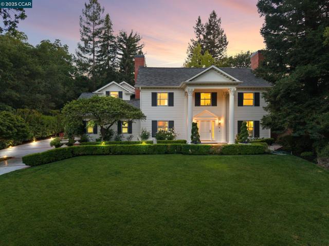 32 Kensington Ct, Alamo CA: https://media.crmls.org/mediaz/e7f65605-a1c0-4c8b-ae10-7af5b17c89a3.jpg