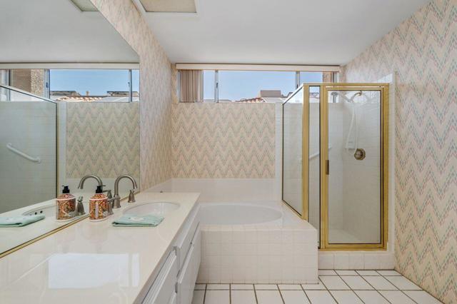 36 Colonial Drive, Rancho Mirage CA: https://media.crmls.org/mediaz/e7f6d9f9-e7f6-4f7f-b2ee-0b756846b9c6.jpg