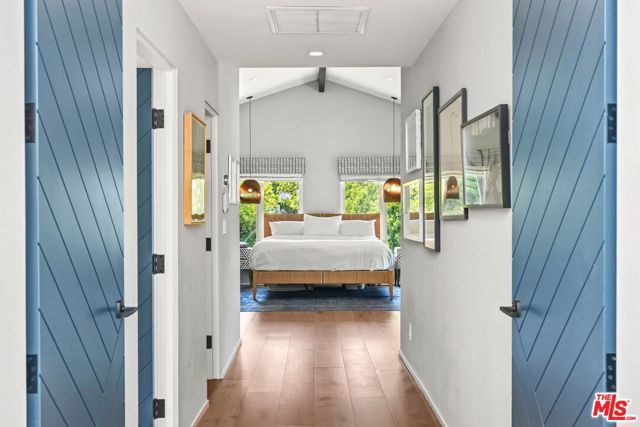 7712 Chandelle Place, Los Angeles CA: https://media.crmls.org/mediaz/e7f7284f-5722-4b88-ad98-03a2f21f2e3b.jpg