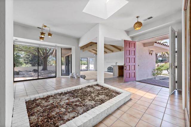 1091 Valley View Court, Los Altos CA: https://media.crmls.org/mediaz/e7f805b1-5308-4815-8b99-08597dcb673d.jpg