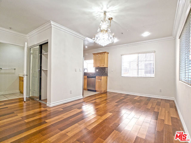 821 S Gramercy Place, Los Angeles CA: https://media.crmls.org/mediaz/e7f806c2-cda8-464a-bd44-09eef8e851c1.jpg