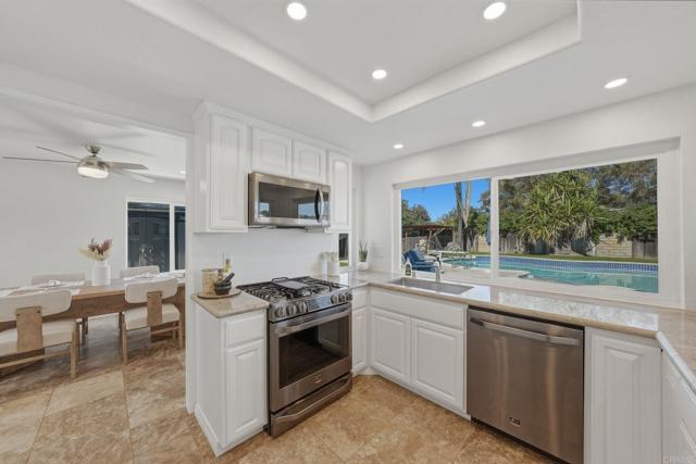 Detail Gallery Image 7 of 51 For 695 Calma Pl, Chula Vista,  CA 91910 - 4 Beds | 3 Baths