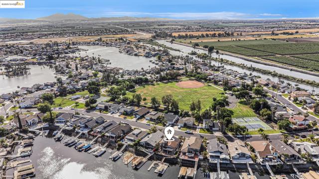 737 Willow Lake Rd, Discovery Bay CA: https://media.crmls.org/mediaz/e7f8547f-fd10-471e-adb3-ac9954fbb94a.jpg