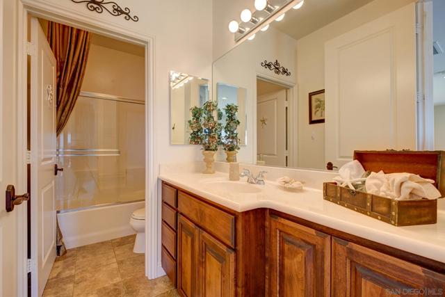 16677 Falcon Heights Rd, Ramona CA: https://media.crmls.org/mediaz/e7f860dd-f9bc-42c0-8d39-3472a231deee.jpg