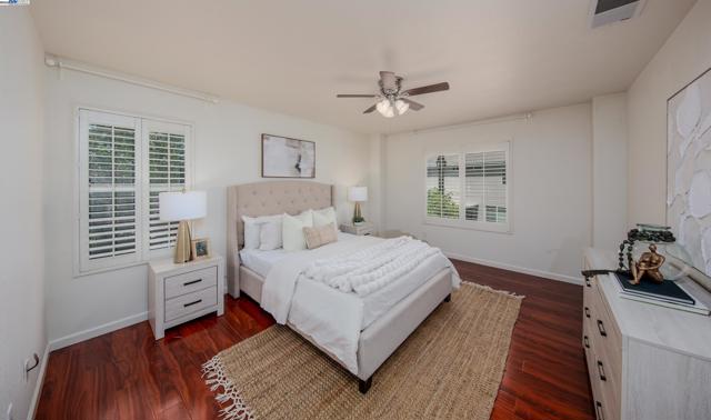 555 Centre Court Dr, Tracy CA: https://media.crmls.org/mediaz/e7f8a9bc-0f6c-4fa7-b0e6-7f4e347cf348.jpg