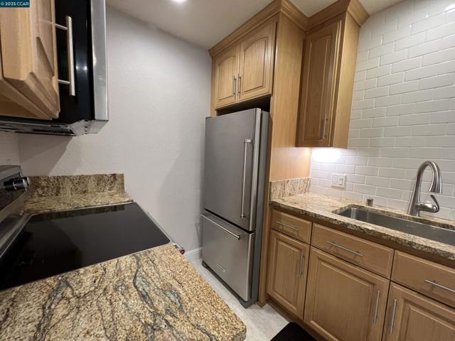 2562 Walnut Blvd, Walnut Creek CA: https://media.crmls.org/mediaz/e7f95c8d-2d60-44a9-8b95-ca8677572d54.jpg
