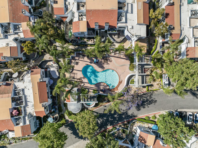 1190 Tivoli Lane, Simi Valley CA: https://media.crmls.org/mediaz/e7f9a6c5-cff7-4d59-8960-9c0f9adb3d4e.jpg