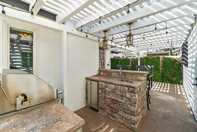 5197 Teton Lane, Ventura CA: https://media.crmls.org/mediaz/e7fa00d1-5224-49af-8179-38b022998e9f.jpg