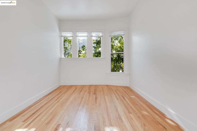 1238 12Th St, Oakland CA: https://media.crmls.org/mediaz/e7fa2d81-5f1b-47af-b9f5-d695b7d8b234.jpg