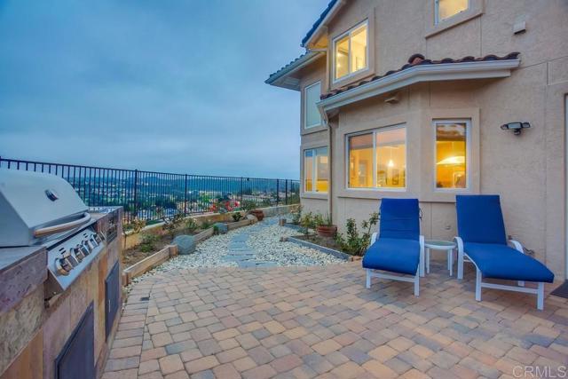 Detail Gallery Image 9 of 74 For 7046 via Ostiones, Carlsbad,  CA 92009 - 5 Beds | 3 Baths