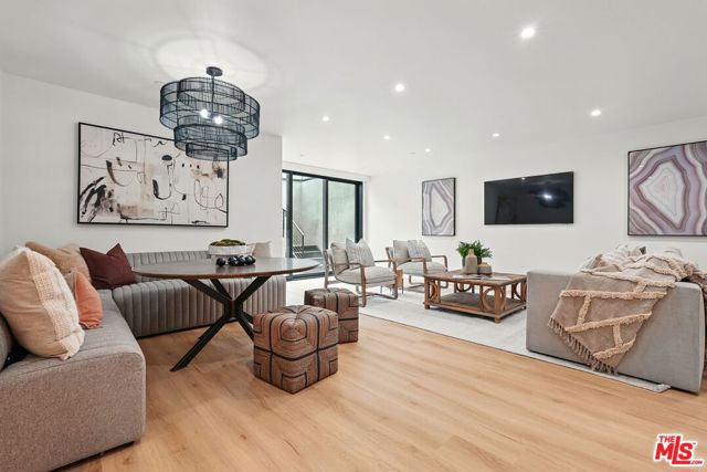913 913 1/2 N Beverly Glen Boulevard, Bel Air CA: https://media.crmls.org/mediaz/e7fb08f2-ac47-4c29-9073-303ed42f8ccc.jpg