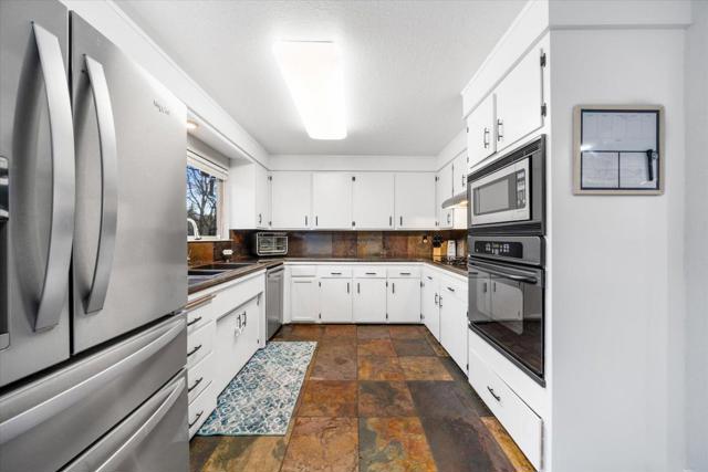 19754 Solus Campground Road, Lakehead CA: https://media.crmls.org/mediaz/e7fb1f47-8e4c-436b-ba1e-c41fee19225e.jpg
