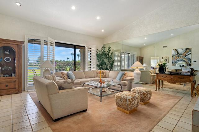 10109 Lakeview Drive, Rancho Mirage CA: https://media.crmls.org/mediaz/e7fb653a-ce1f-4093-9931-715a2496ac1c.jpg