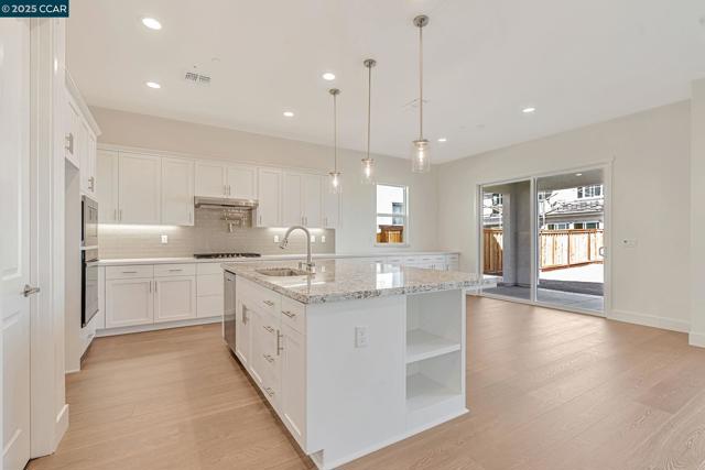 16166 Poulson Street, Lathrop CA: https://media.crmls.org/mediaz/e7fb9651-8fdd-4208-832a-23589364cc1e.jpg