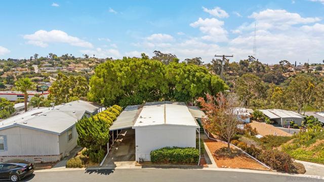 2003 Bayview Heights Dr, San Diego CA: https://media.crmls.org/mediaz/e7fbb106-24bb-45c7-a996-8a6fa4b49844.jpg