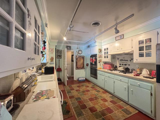 7585 Joshua Lane, Yucca Valley CA: https://media.crmls.org/mediaz/e7fbd049-2d30-465c-89e4-910bed31df18.jpg