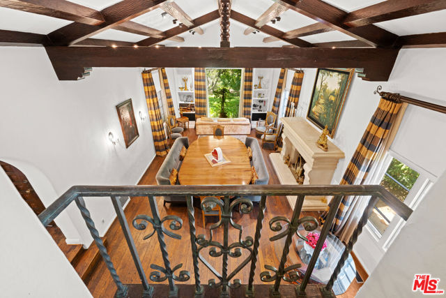 512 N Palm Drive, Beverly Hills CA: https://media.crmls.org/mediaz/e7fbe056-505f-427d-8f50-d76b4813ea30.jpg