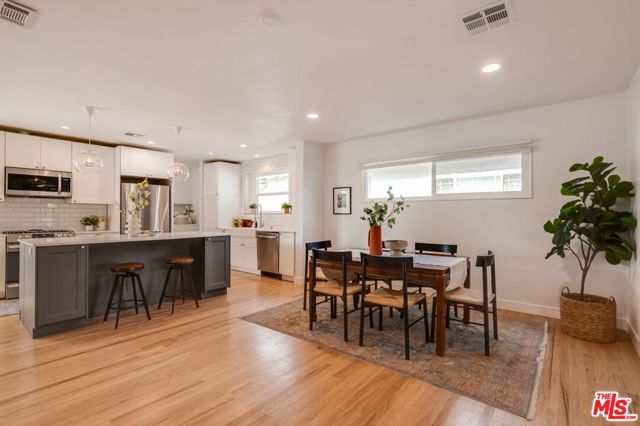 6938 Balboa Boulevard photo 7