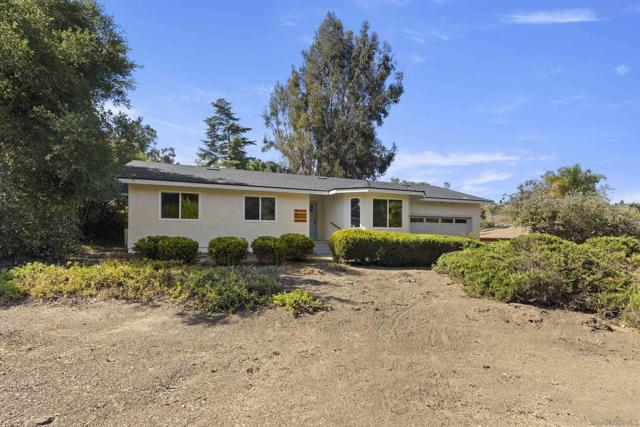1217 Monte Vista Dr, Vista CA: https://media.crmls.org/mediaz/e7fc45b2-05c3-4f0e-889e-b896846745a1.jpg