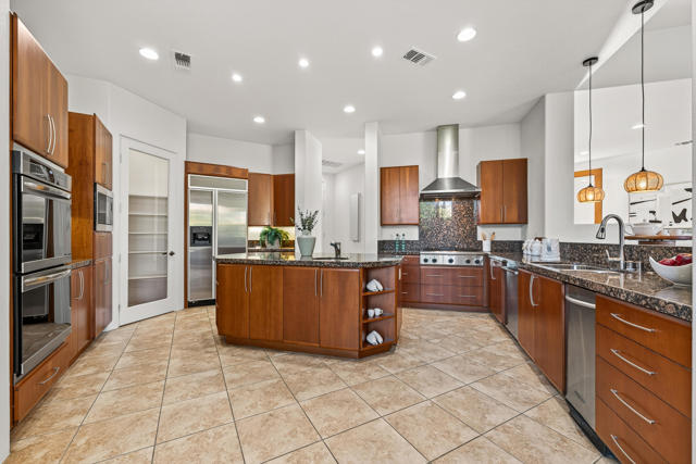 79900 De Sol A Sol, La Quinta CA: https://media.crmls.org/mediaz/e7fca629-b0c0-46f1-95d4-909669d286ae.jpg