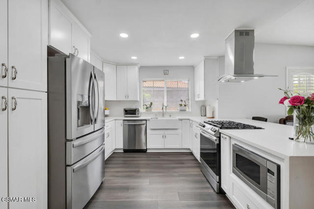 6211 Anastasia Street, Simi Valley CA: https://media.crmls.org/mediaz/e7fd42eb-61db-49b8-b6a8-4c2f0cb2cf8f.jpg