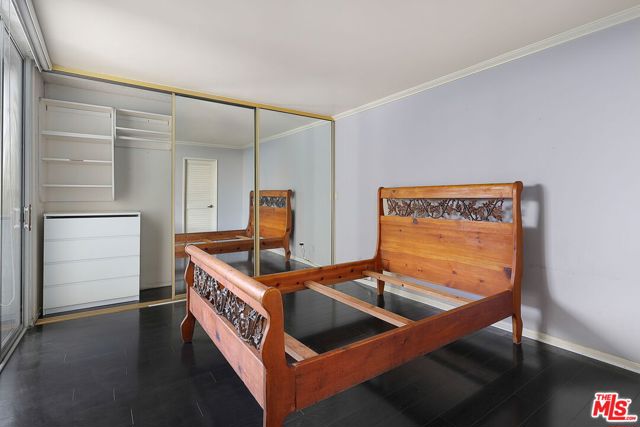 723 Palisades Beach Road, Santa Monica CA: https://media.crmls.org/mediaz/e7fd7a64-c326-46b6-9f8b-c2383f35895f.jpg