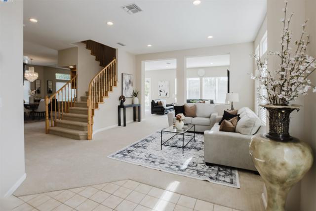 Image 2 of 38 For 25657 Crestfield Dr