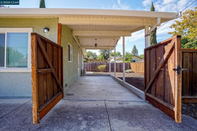 2206 Gehringer Dr, Concord CA: https://media.crmls.org/mediaz/e7fe44f5-ab54-4217-82a7-577dd968b4c1.jpg