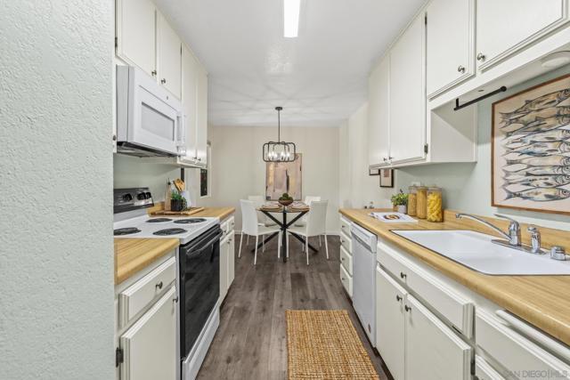 1017 S. Sunshine Ave, El Cajon CA: https://media.crmls.org/mediaz/e7feea7f-6b33-4900-a8a4-39504d9d6c66.jpg