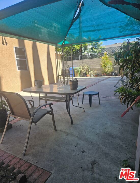 844 N Poinsettia Place, Los Angeles CA: https://media.crmls.org/mediaz/e7fefd34-4f64-4915-a5a5-95d579b43393.jpg