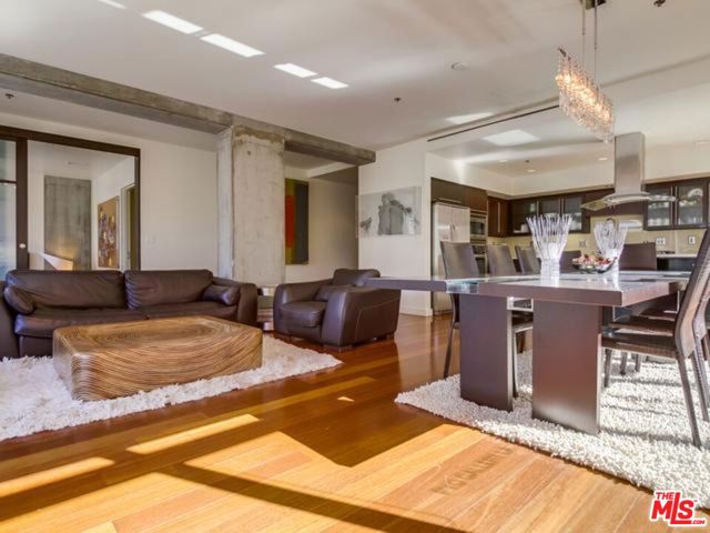 1100 S Hope Street, Los Angeles CA: https://media.crmls.org/mediaz/e7ff3506-2f0d-460f-b929-86047166243a.jpg