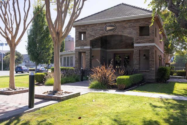3695 Stevenson Blvd, Fremont CA: https://media.crmls.org/mediaz/e7ff54dc-73b5-41bd-bd6a-6a1ddce7e0bd.jpg