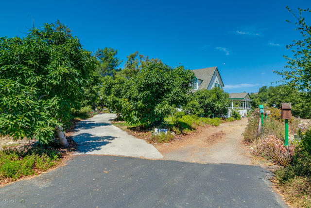 1480 Magnolia Drive, Santa Paula CA: https://media.crmls.org/mediaz/e8004b04-d39a-4fe5-b42e-0c3ea7341a6c.jpg