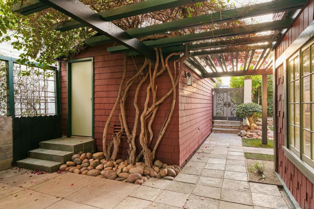 1421 Edgemont St. - photo 4