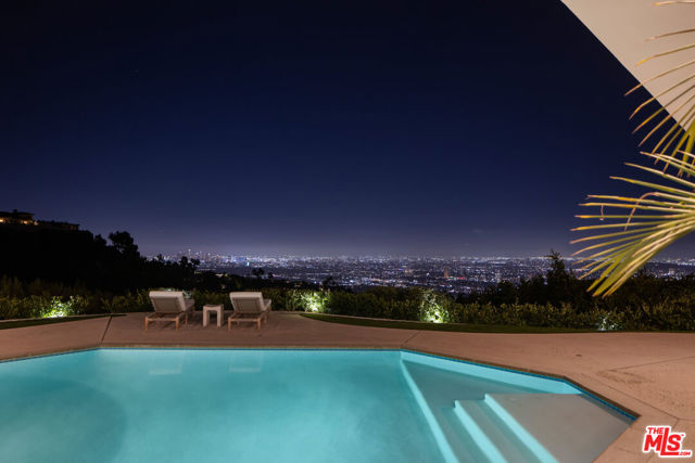 340 Trousdale Place, Beverly Hills CA: https://media.crmls.org/mediaz/e80125fb-0c5b-4740-9506-cb4c805b186a.jpg