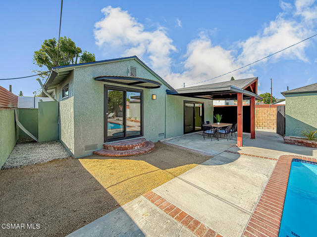 7530 Gaviota Avenue, Lake Balboa CA: https://media.crmls.org/mediaz/e8023041-22fc-4a7d-82cf-4f56f000440c.jpg