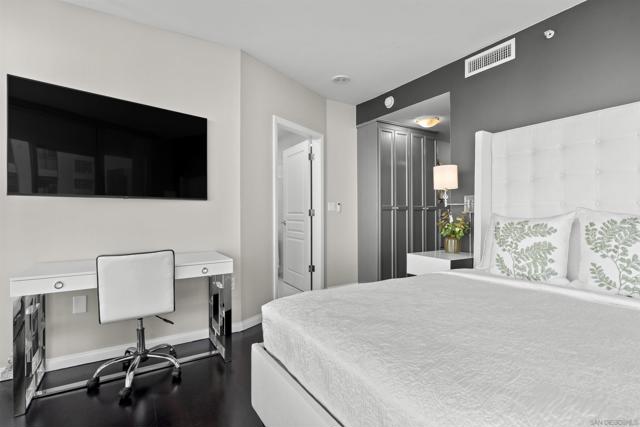 555 Front St., San Diego CA: https://media.crmls.org/mediaz/e8023c69-0bda-4b37-9dbb-a7bb32bc7932.jpg